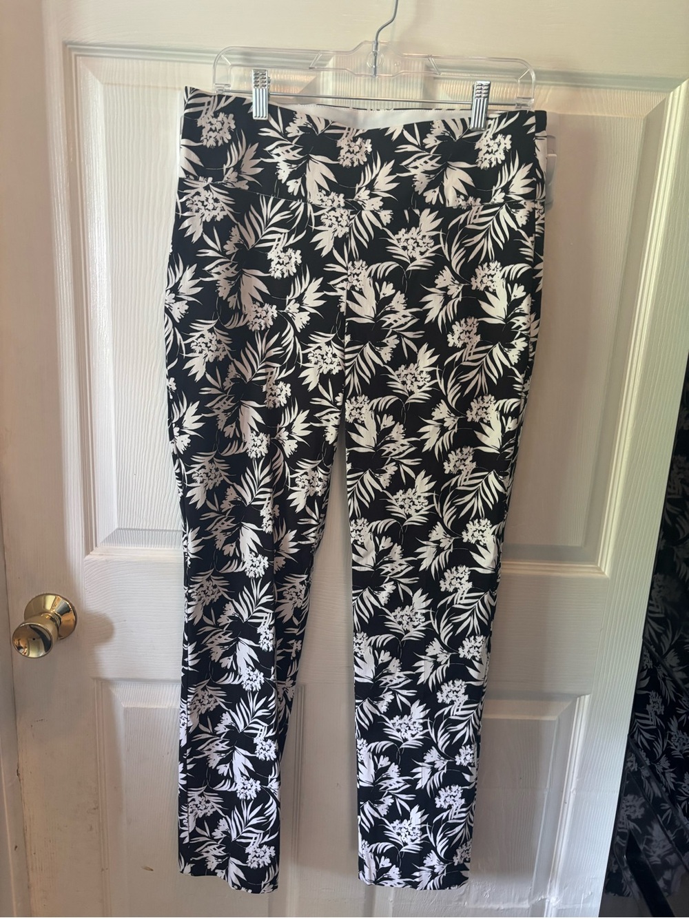 Renuar Black & White Floral Skinny Pants